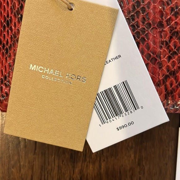 Michael Kors envelope clutch. Adjustable and removable gold chain! NWT! - Picture 3 of 7